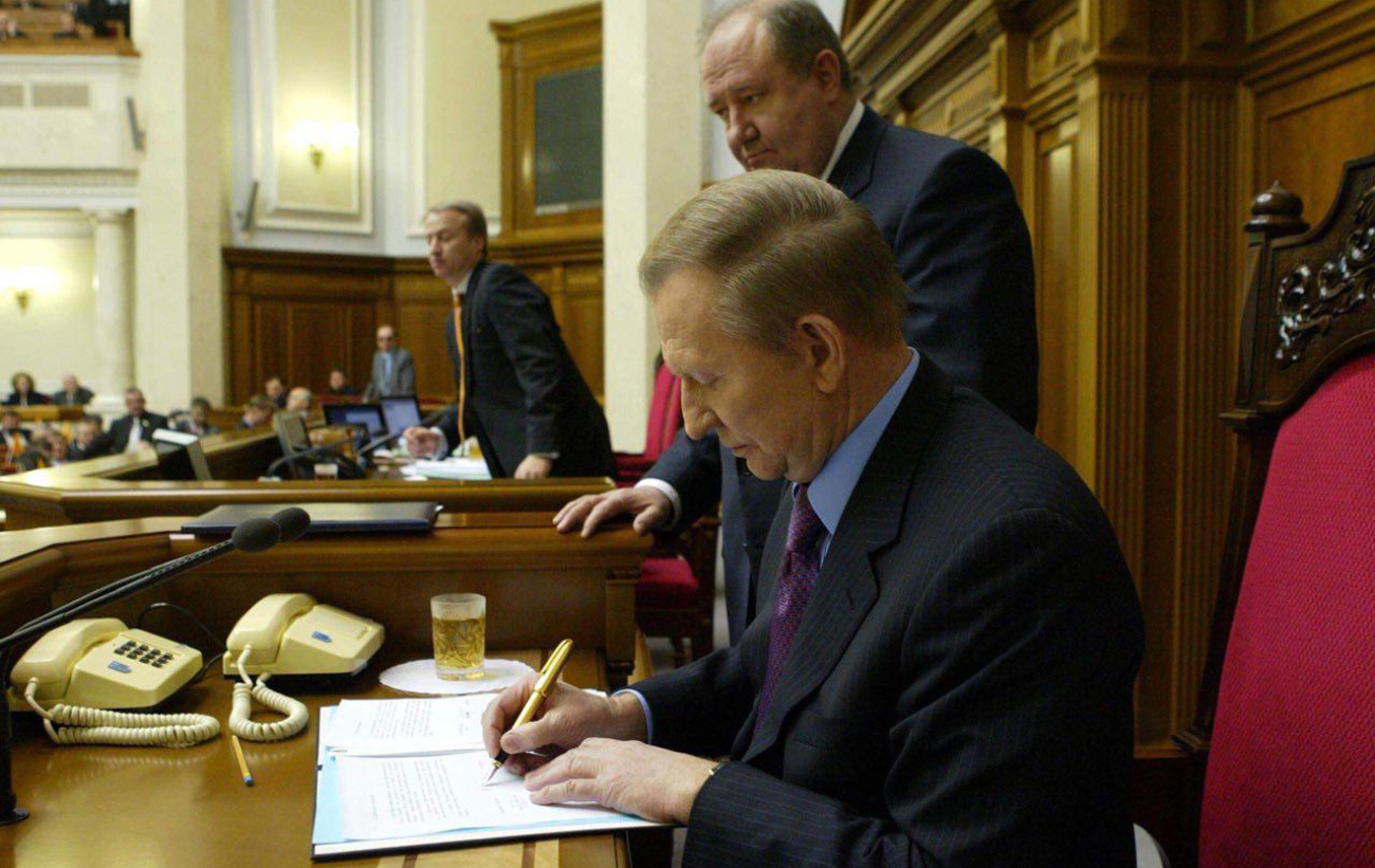 Інструкція до держави. Навіщо Конституцію весь час змінюють і що з нею знову не так